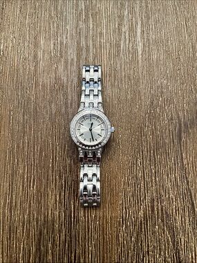 Guess Women’s Watch Silver Bracelet Rhinestone Pave Round Face EUC